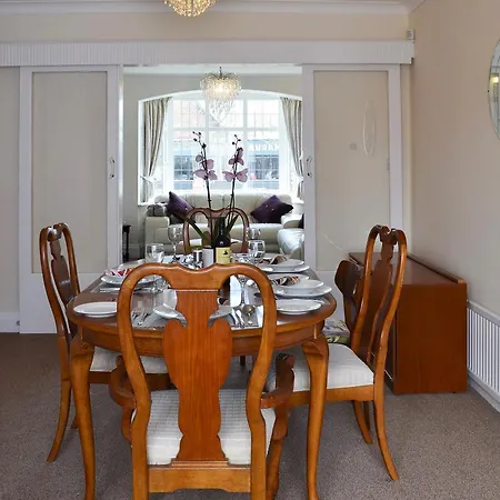 Holiday home Amazing In With 3 Bedrooms And Wifi *