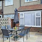 Amazing In With 3 Bedrooms And Wifi